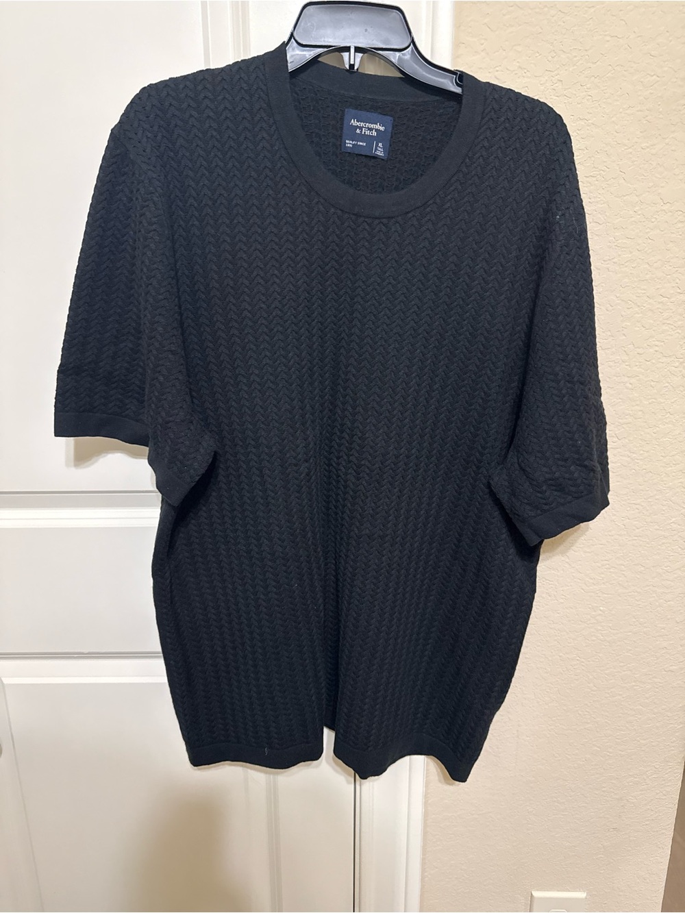 Abercrombie & Fitch Soft AF Stitched
Texture Knit Black Shirt XL Minimalist